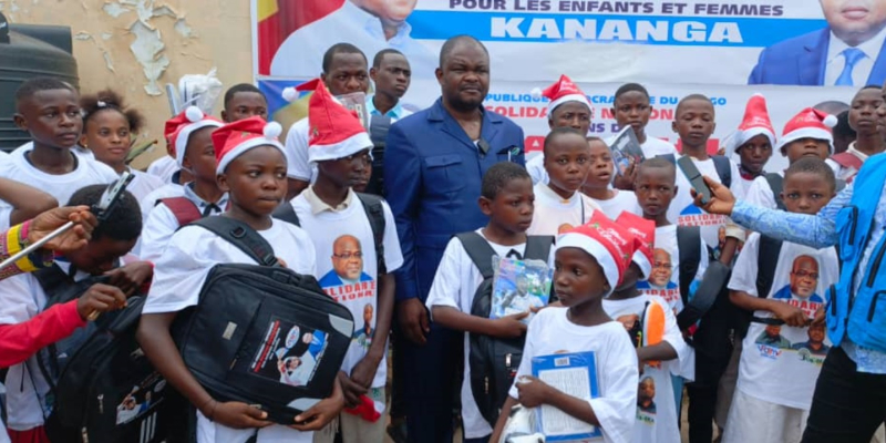 Génie Kande et les enfants