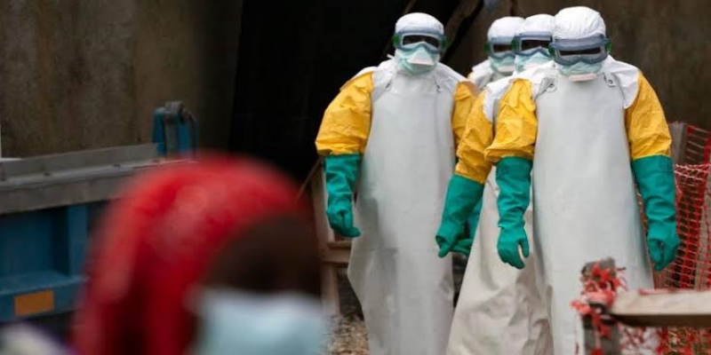 Des travailleurs de santé dans le centre de traitement Ebola de Béni / photo droits tierces