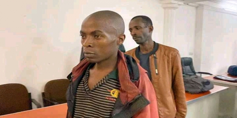 Deux éléments rwandais