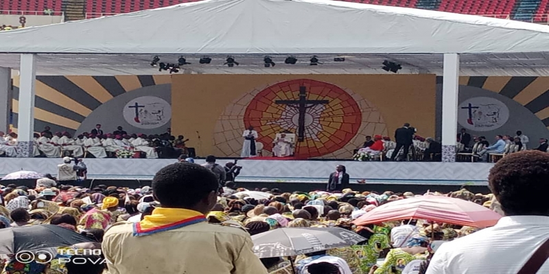 Pape au Stade des Martyrs