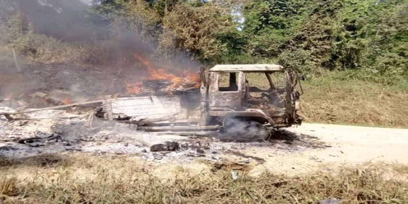 un camion incendié dans une embuscade tendue par les ADF sur la RN4