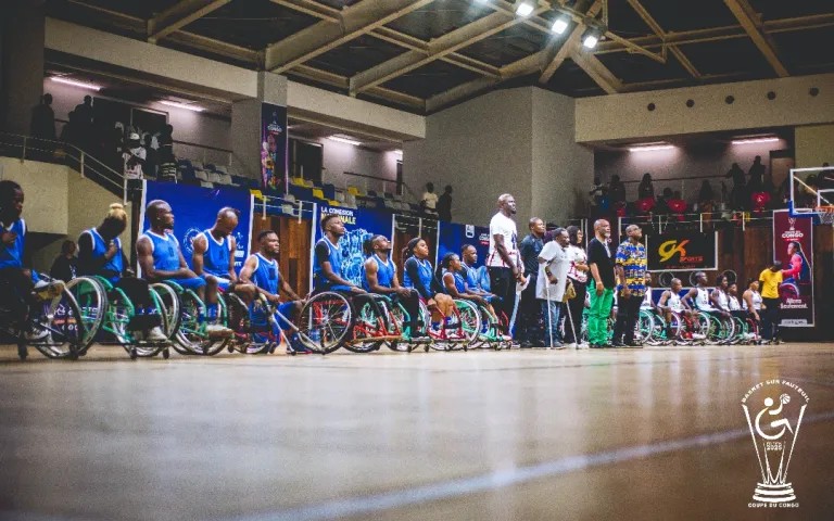 Basket sur fauteuil