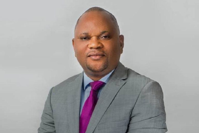 Eyrolles Mvunzi Ministre délégué aux affaires coutumières