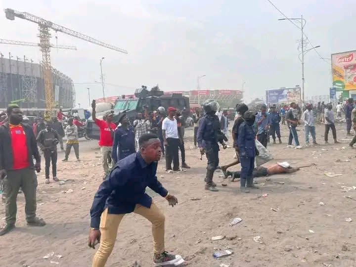 Répression du sit-in devant le Palais du Peuple