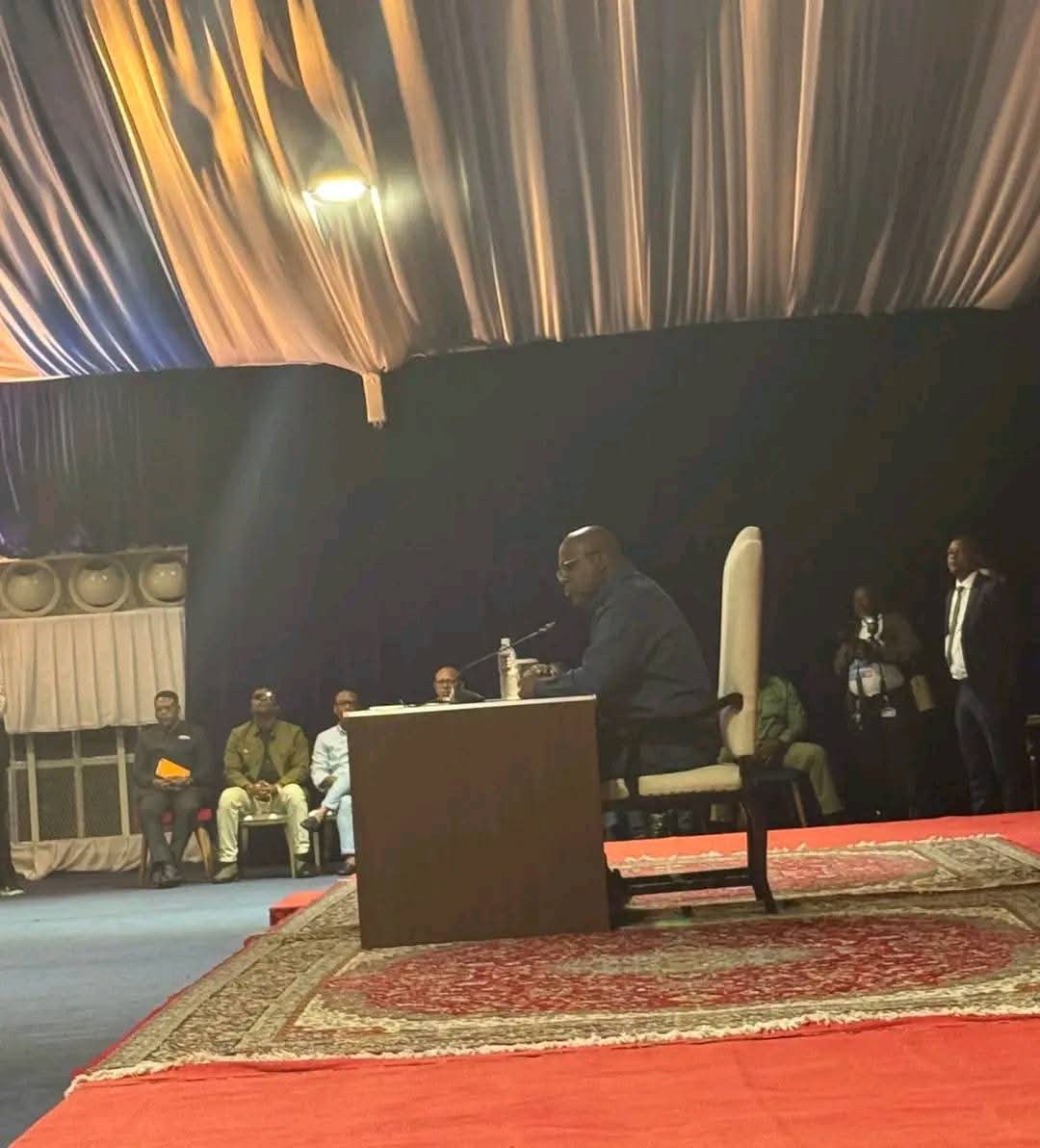 Le Président congolais face aux députés et sénateurs lors de la réunion de samedi 22 février 2025 à Kinshasa